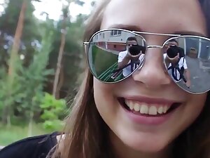 Cette fille suce et  ...